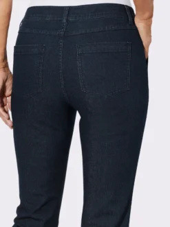 Jeans mit aufgesetzten Taschen