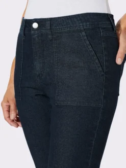 Jeans mit aufgesetzten Taschen