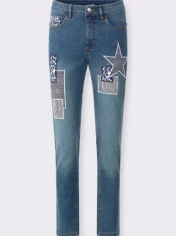 Jeans mit bedruckten Patches