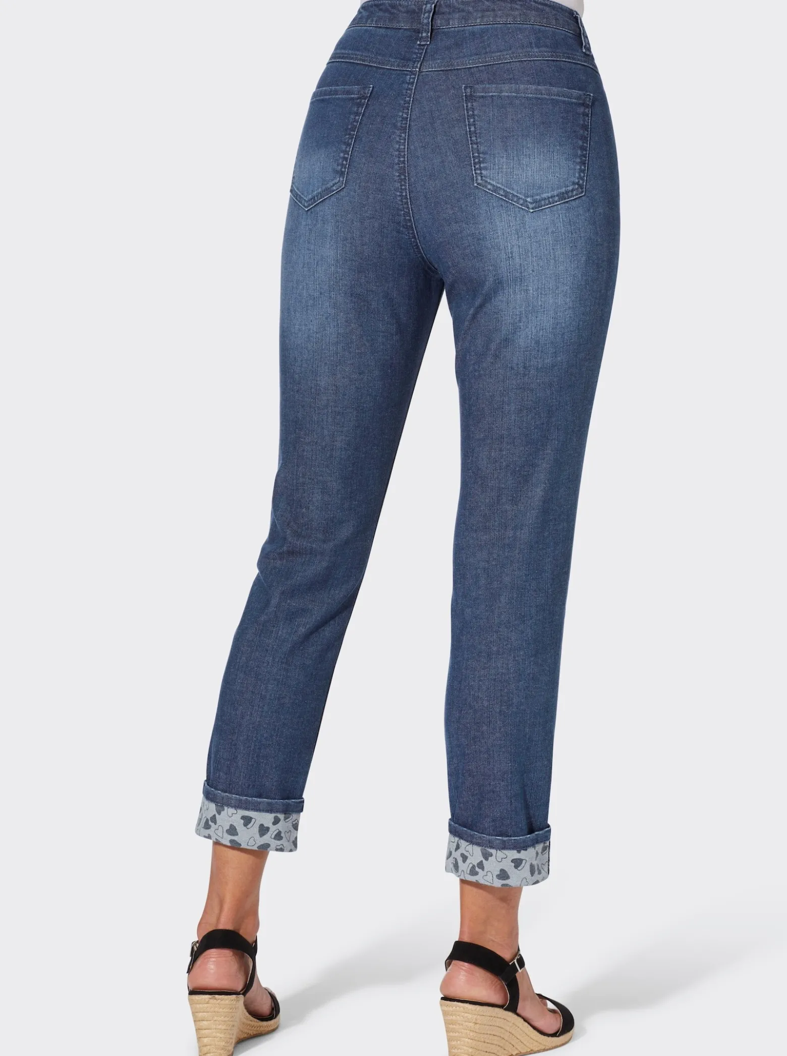 Jeans mit Beinumschlag im Herz-Dessin
