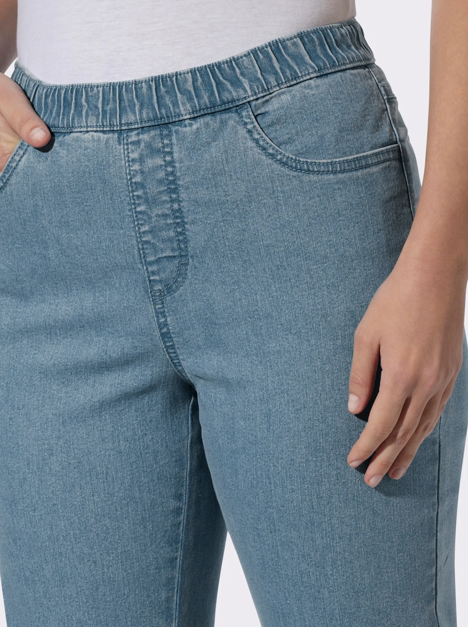 Jeans mit bestickten Gesäßtaschen