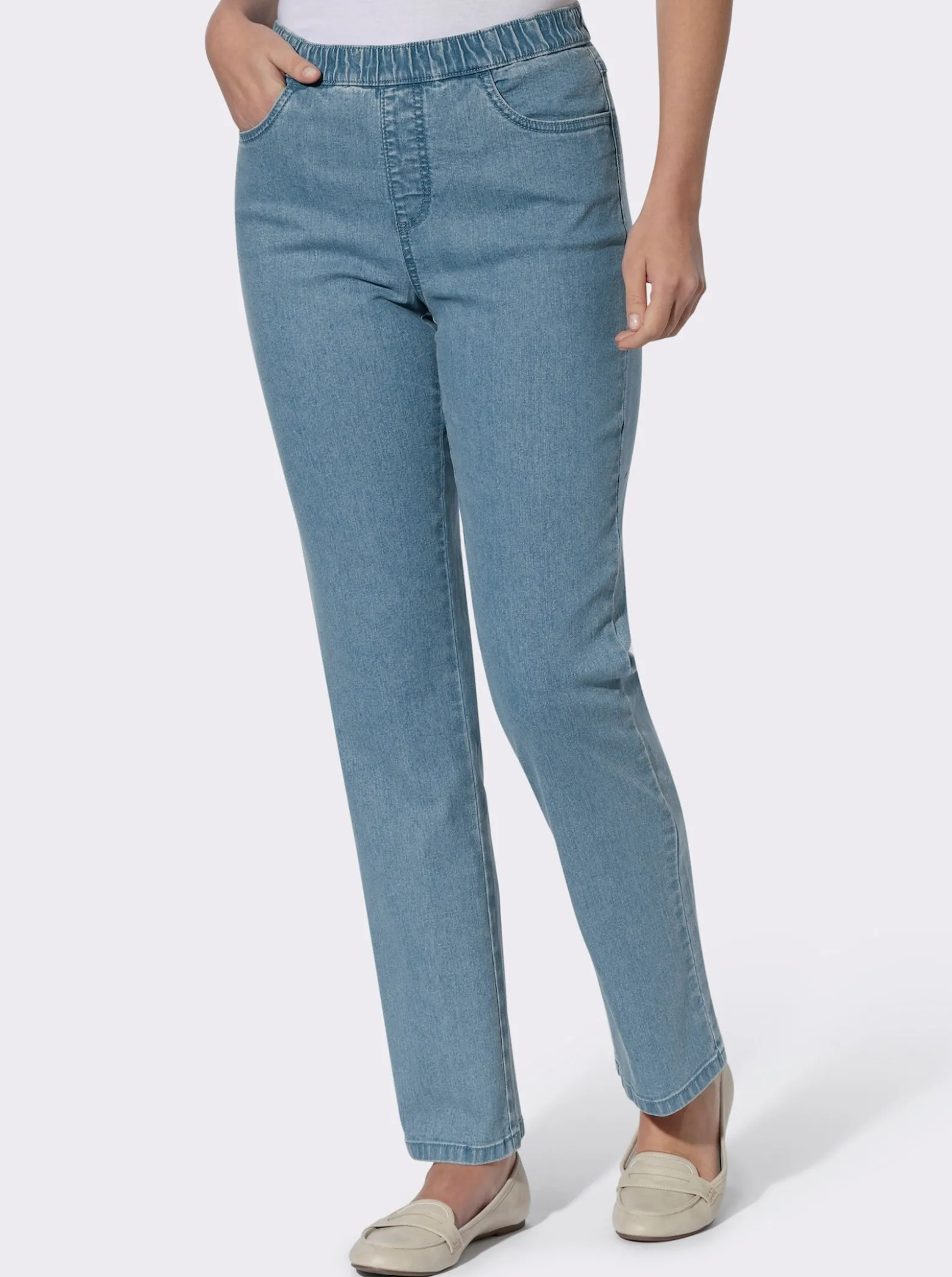 Jeans mit bestickten Gesäßtaschen