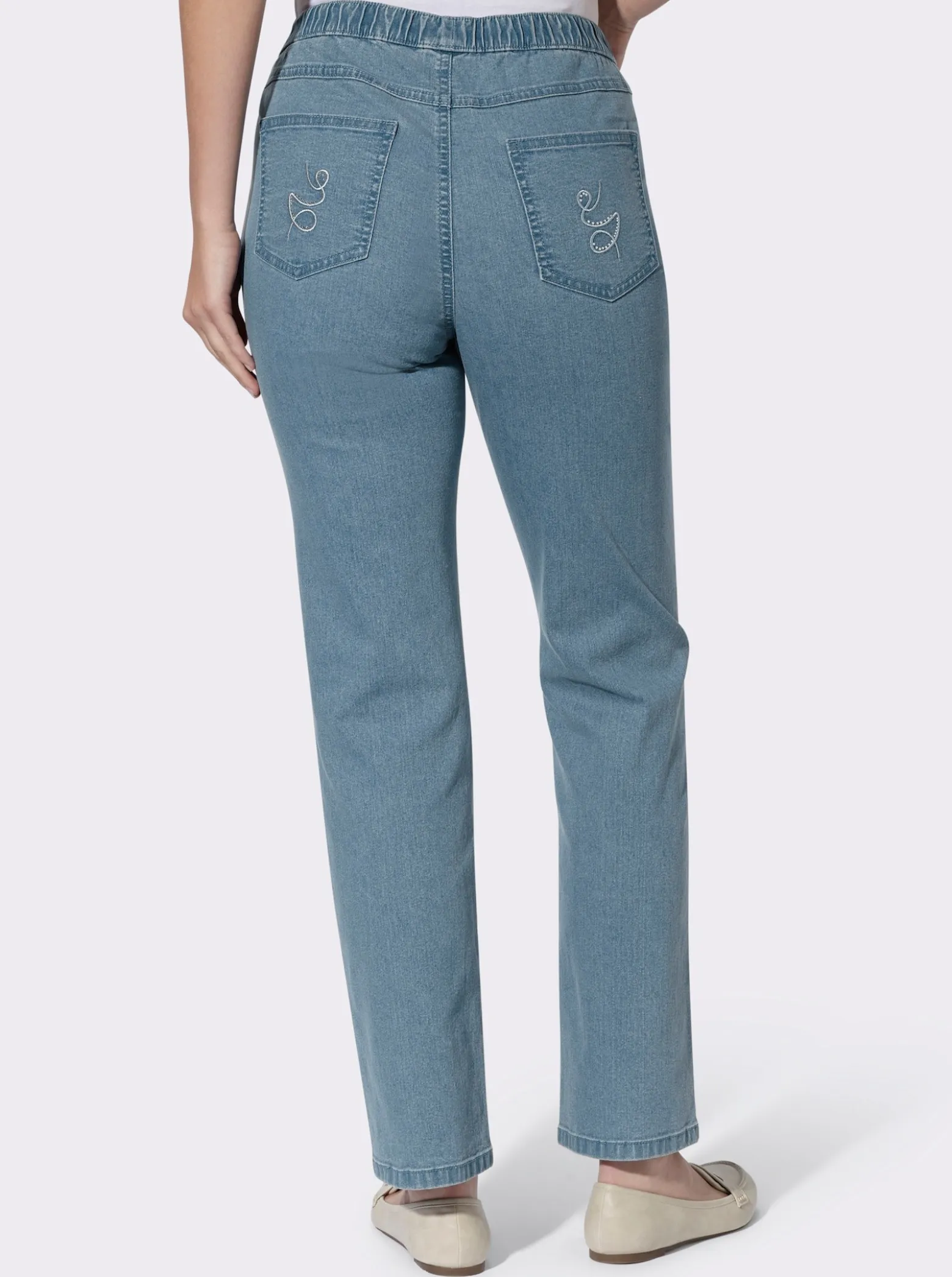 Jeans mit bestickten Gesäßtaschen