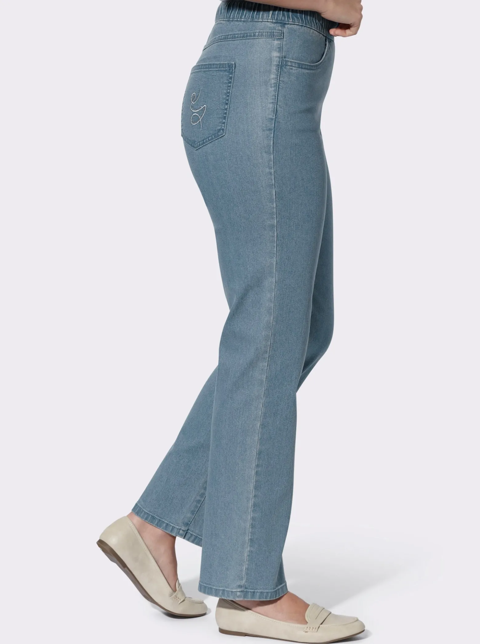 Jeans mit bestickten Gesäßtaschen