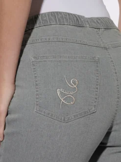 Jeans mit bestickten Gesäßtaschen