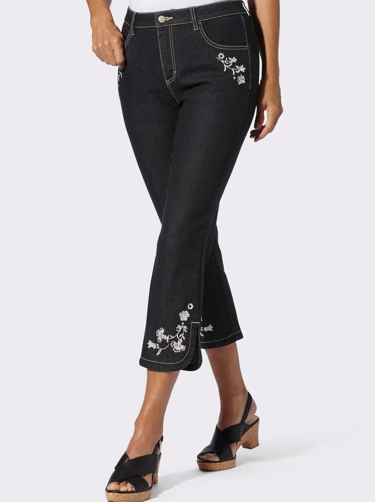 7/8-Jeans mit Blütenstickerei