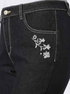 7/8-Jeans mit Blütenstickerei