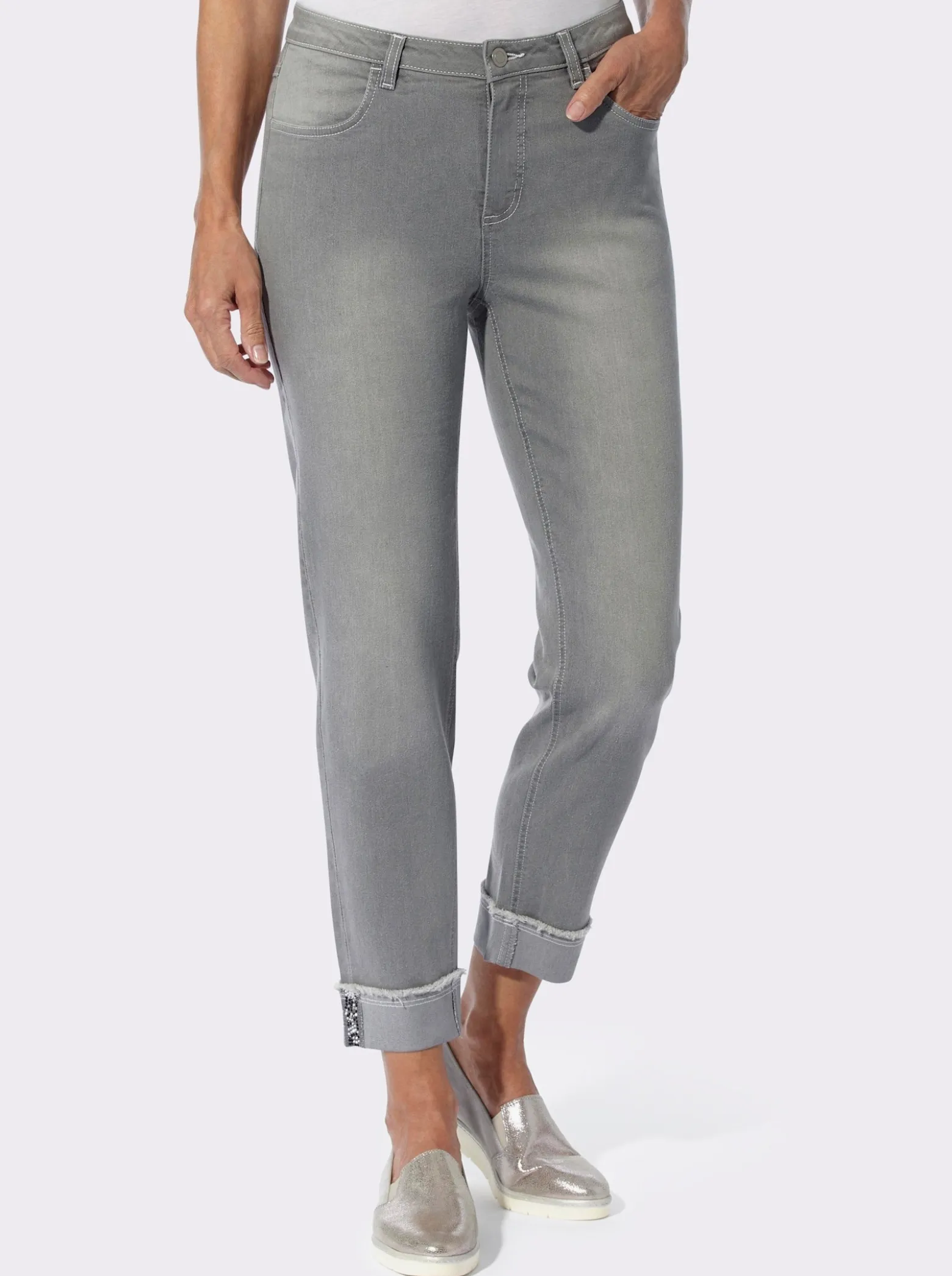 7/8-Jeans mit Fransen am Beinaufschlag