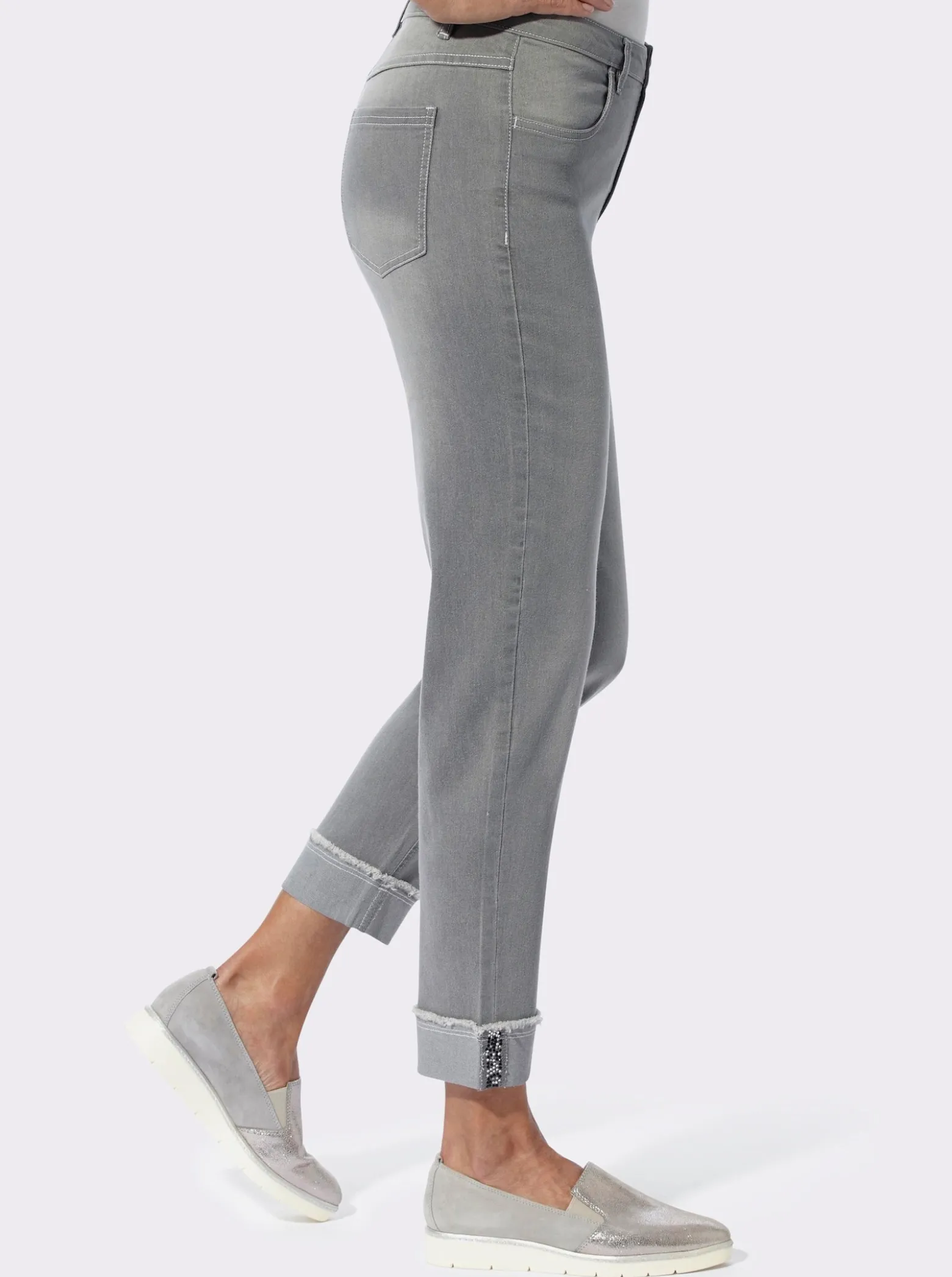 7/8-Jeans mit Fransen am Beinaufschlag