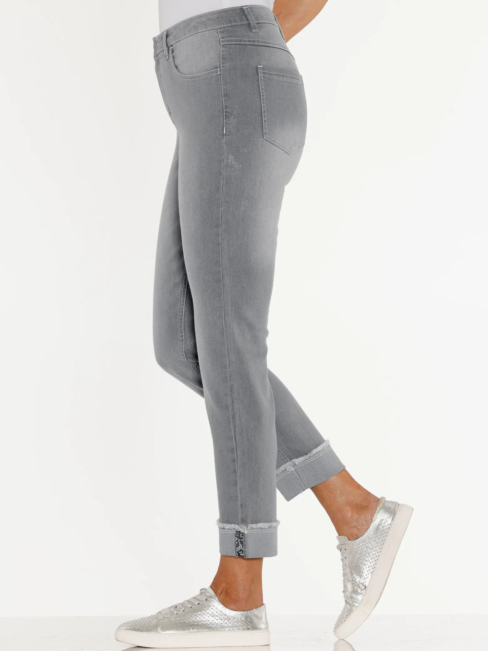 7/8-Jeans mit Fransen am Beinaufschlag