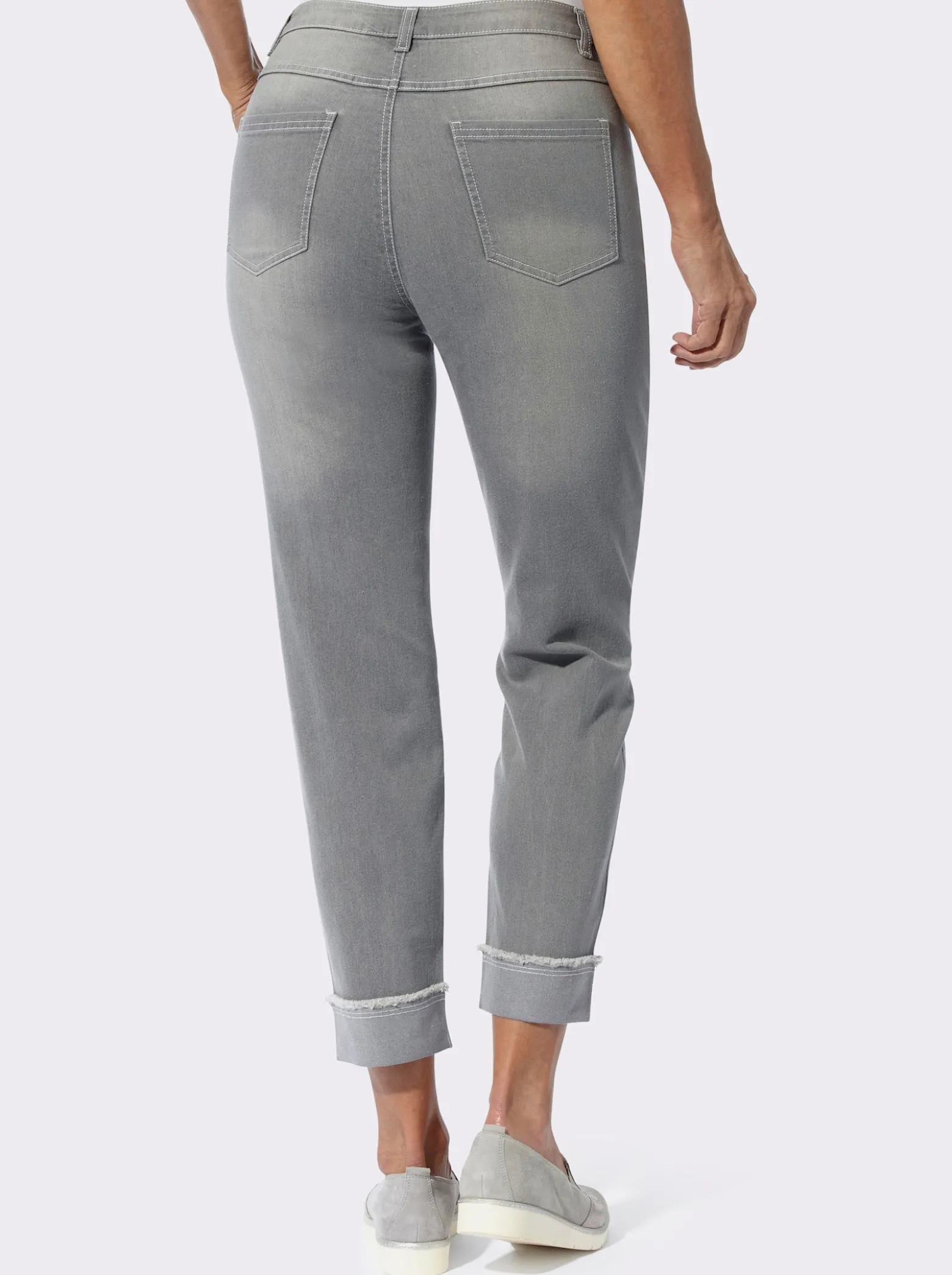 7/8-Jeans mit Fransen am Beinaufschlag