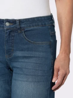 7/8-Jeans mit Fransen am Saum
