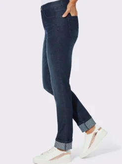 Jeans mit funkelnden Ziersteinchen