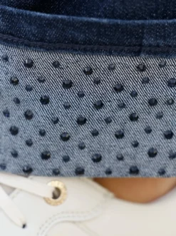 Jeans mit funkelnden Ziersteinchen