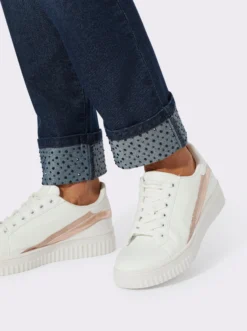 Jeans mit funkelnden Ziersteinchen