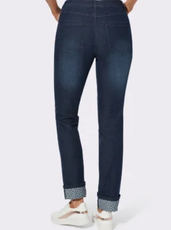 Jeans mit funkelnden Ziersteinchen