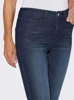 Jeans mit funkelnden Ziersteinchen