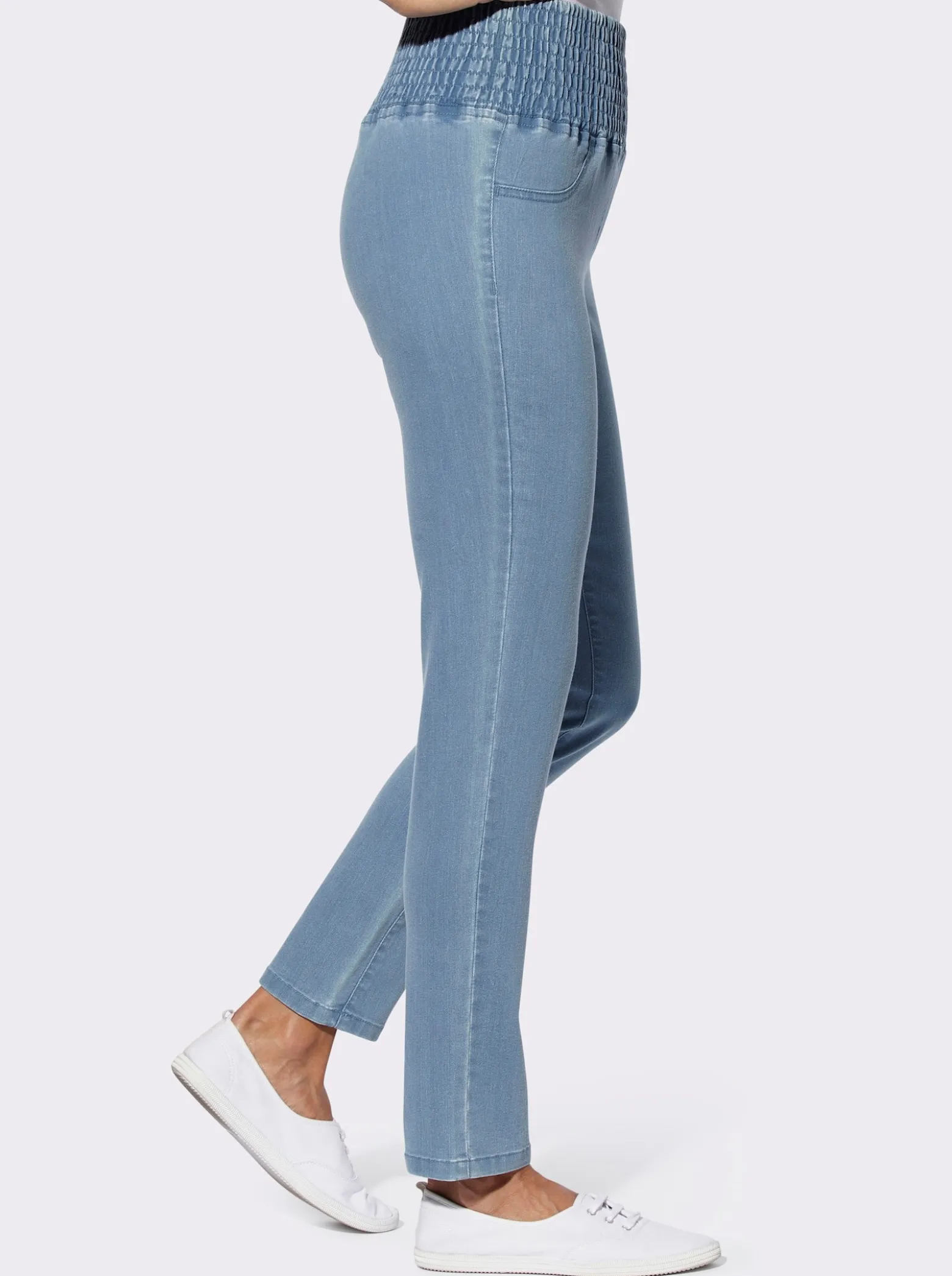 Jeans mit gesmoktem Rundum-Dehnbund