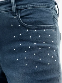 Jeans mit Glitzersteinchen