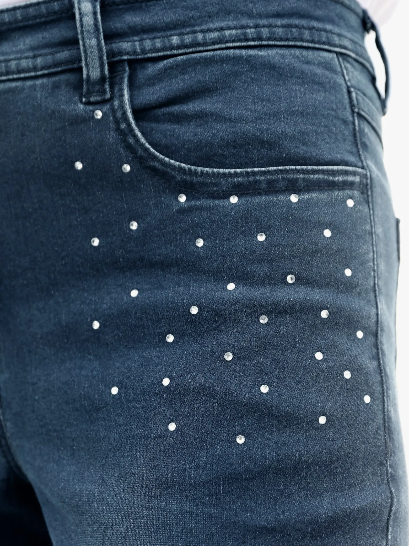 Jeans mit Glitzersteinchen