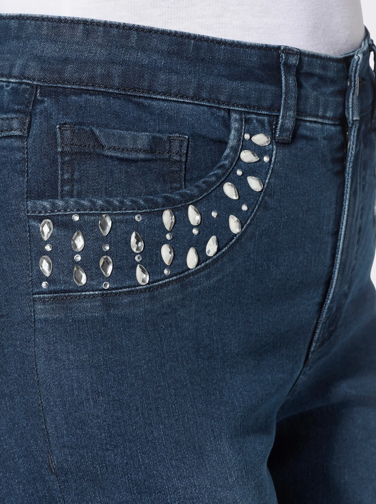 Jeans mit Glitzersteinchen