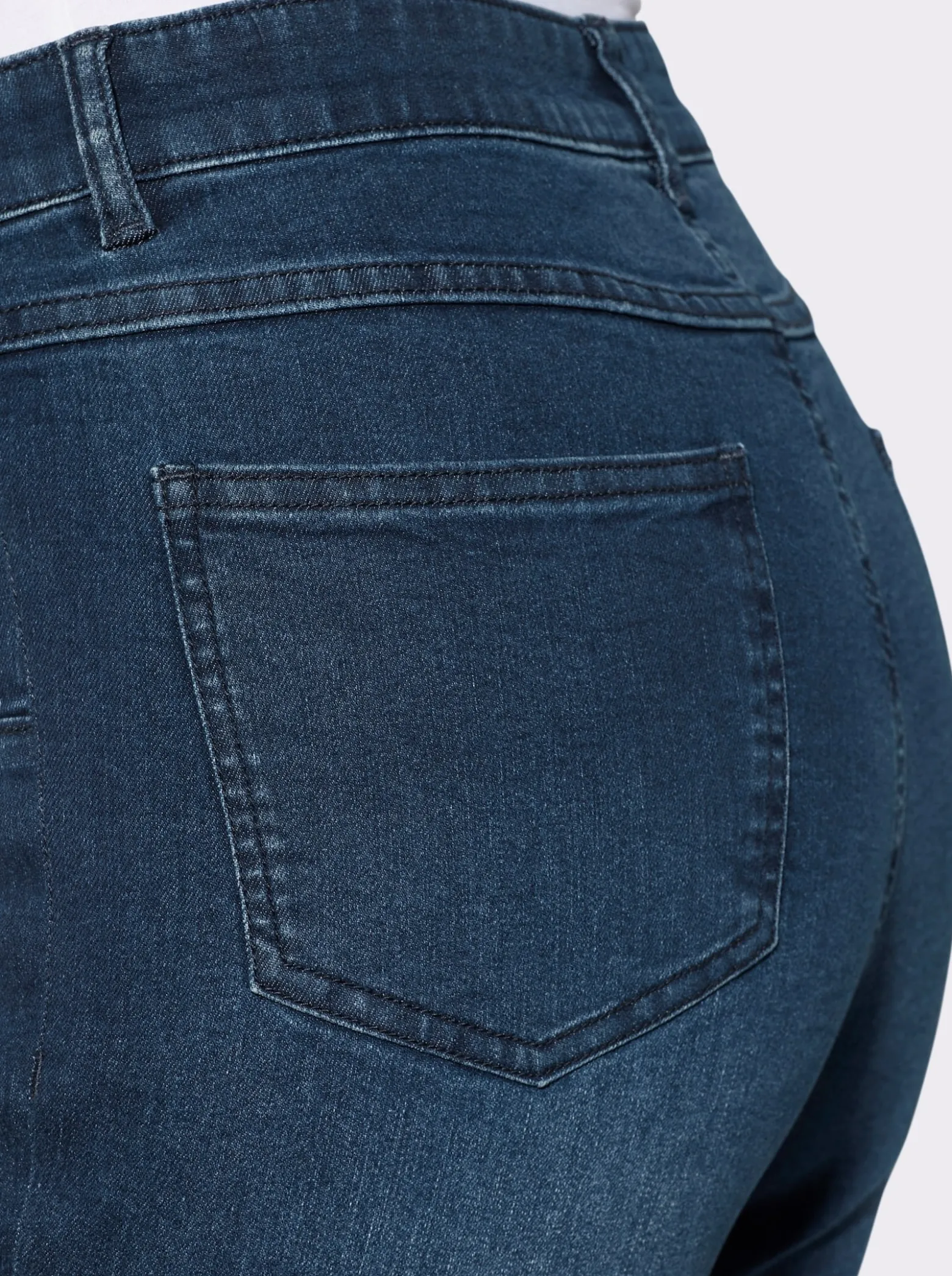 Jeans mit Glitzersteinchen