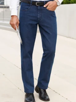 Jeans mit Gürtel