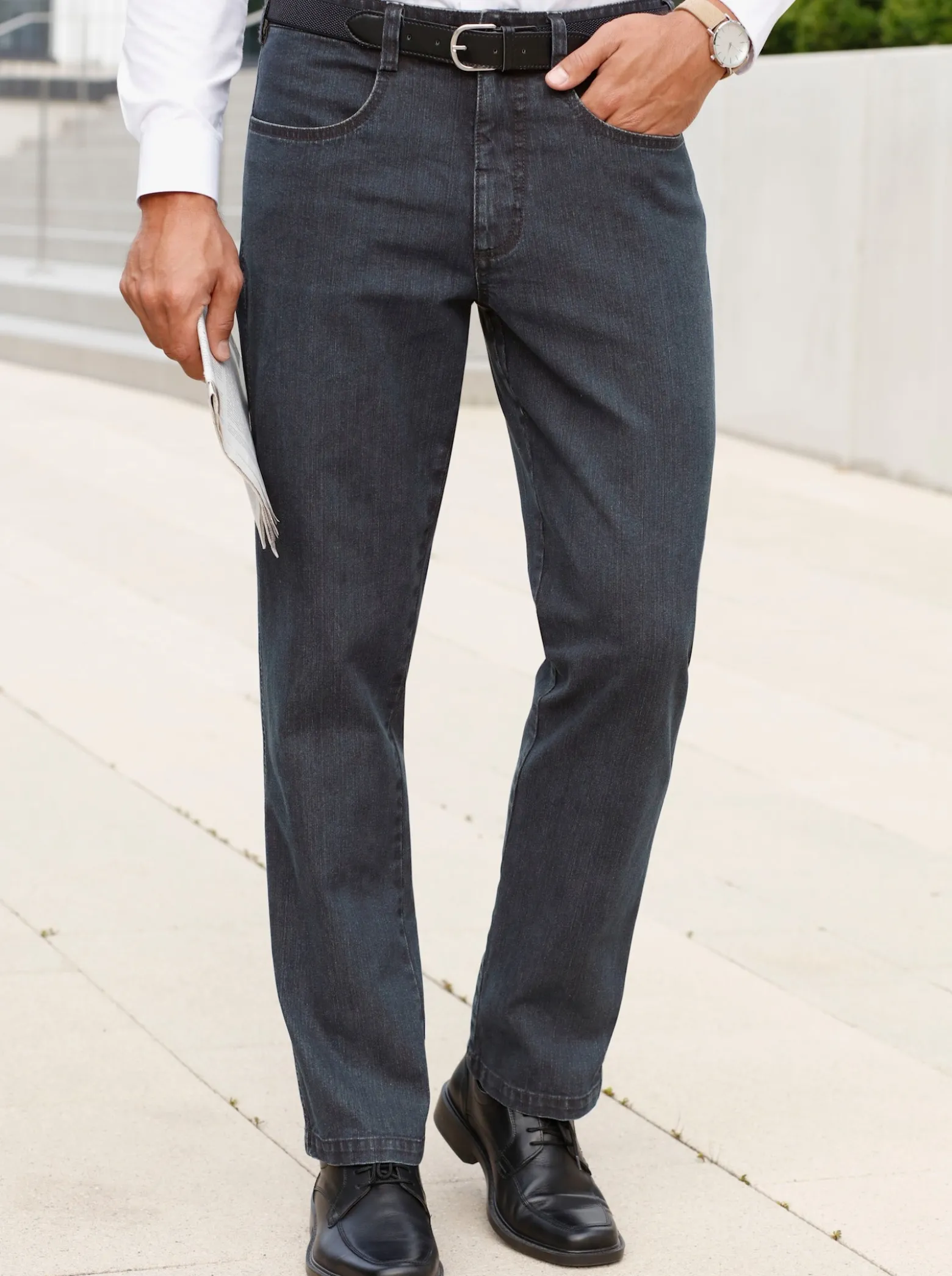 Jeans mit Gürtel