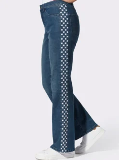 Jeans mit Lochstickerei