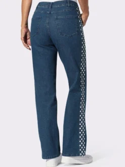 Jeans mit Lochstickerei