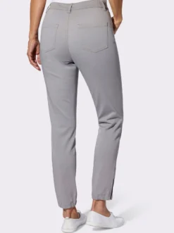 Jeans mit Reißverschluss am Saum