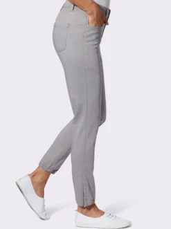 Jeans mit Reißverschluss am Saum