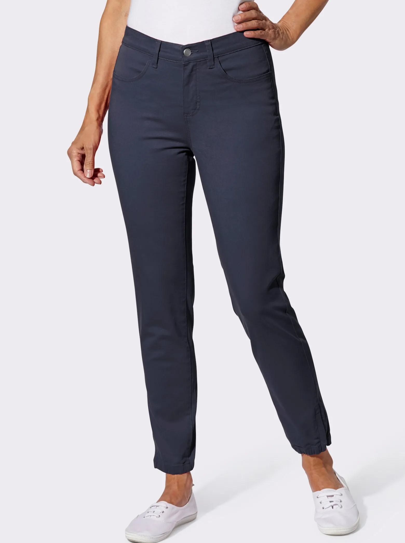 Jeans mit Reißverschluss am Saum