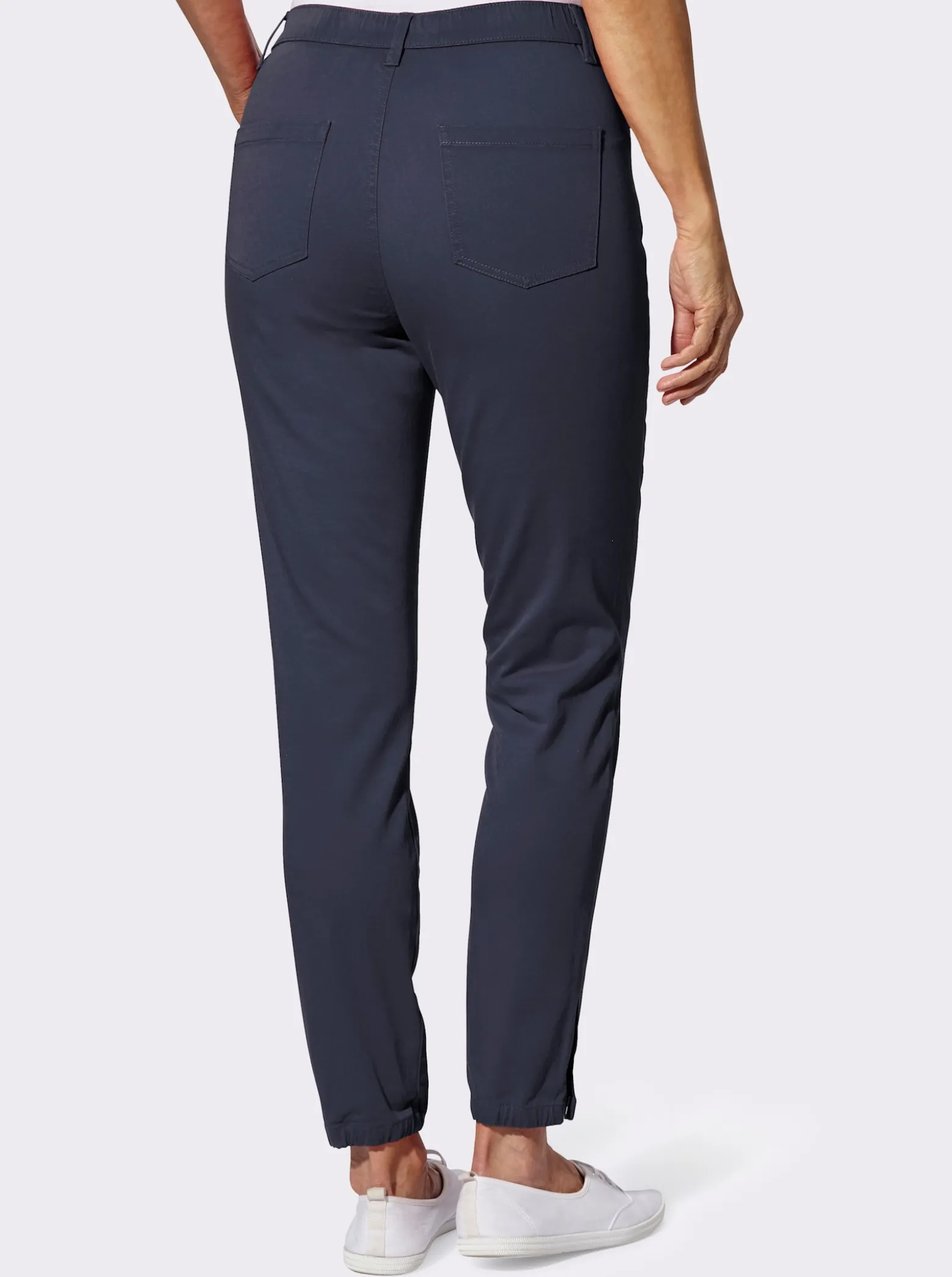 Jeans mit Reißverschluss am Saum