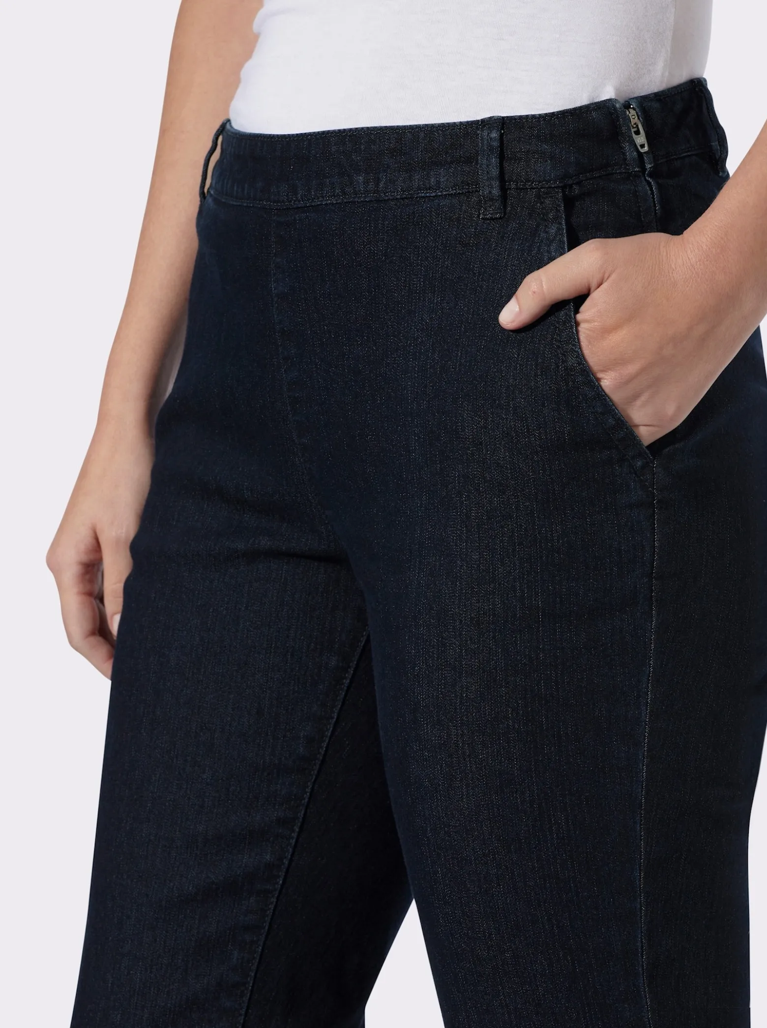 Jeans mit seitlichen Reißverschlüssen