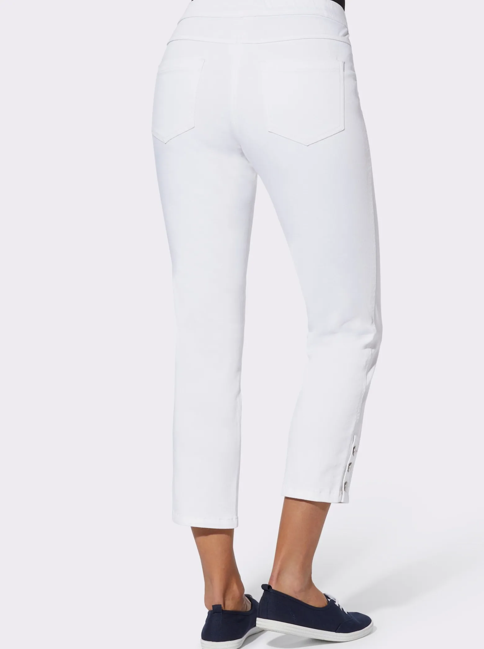 7/8-Jeans mit seitlichen Zierknöpfen