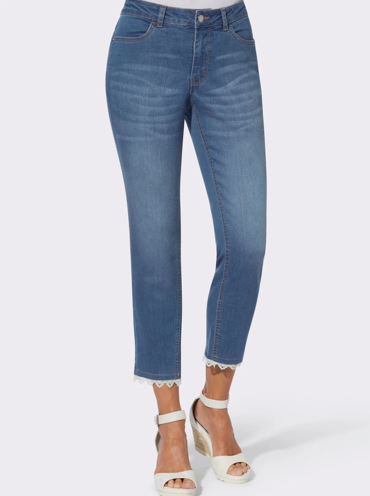 7/8-Jeans mit Spitze am Beinabschluss