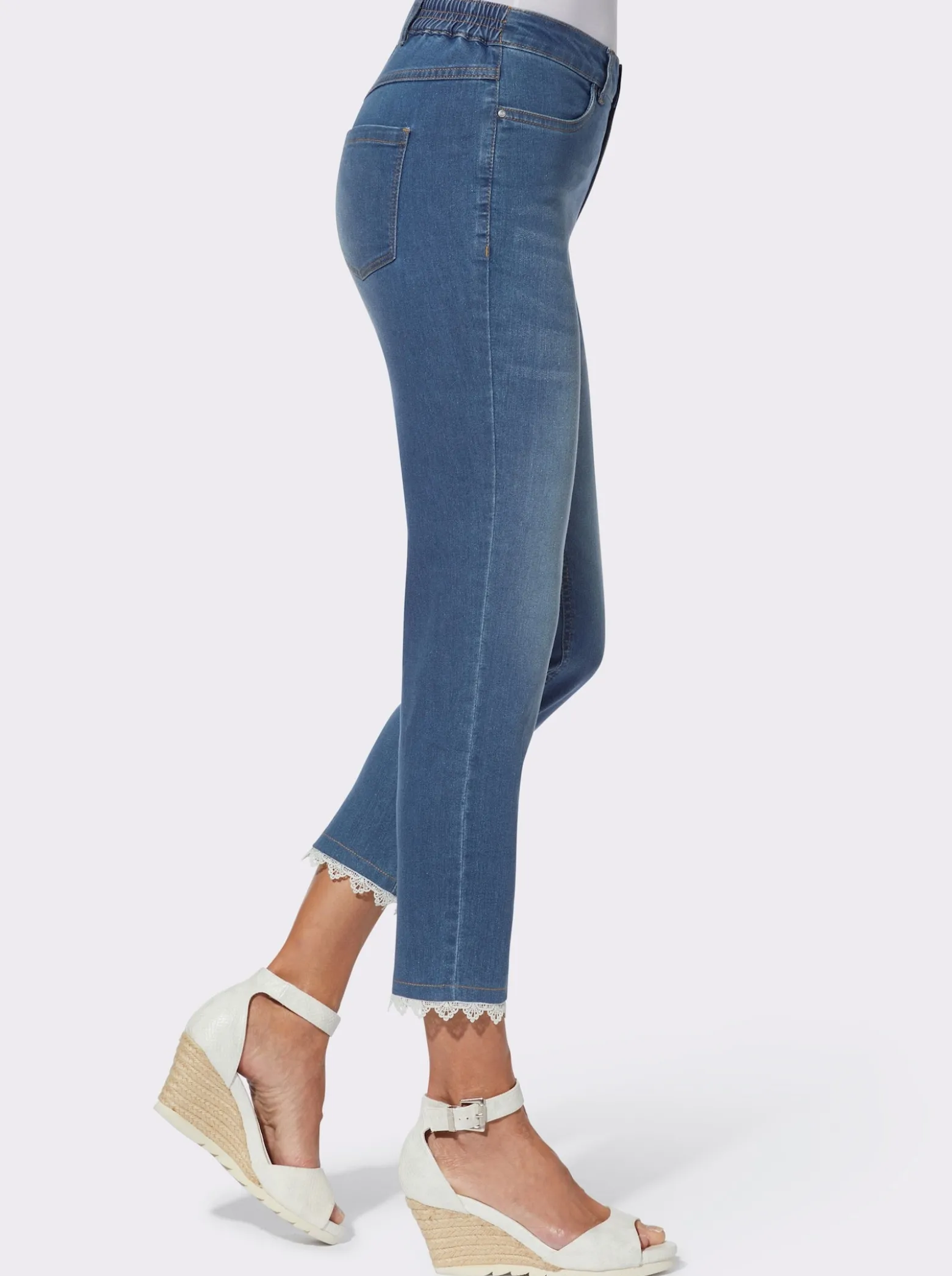 7/8-Jeans mit Spitze am Beinabschluss