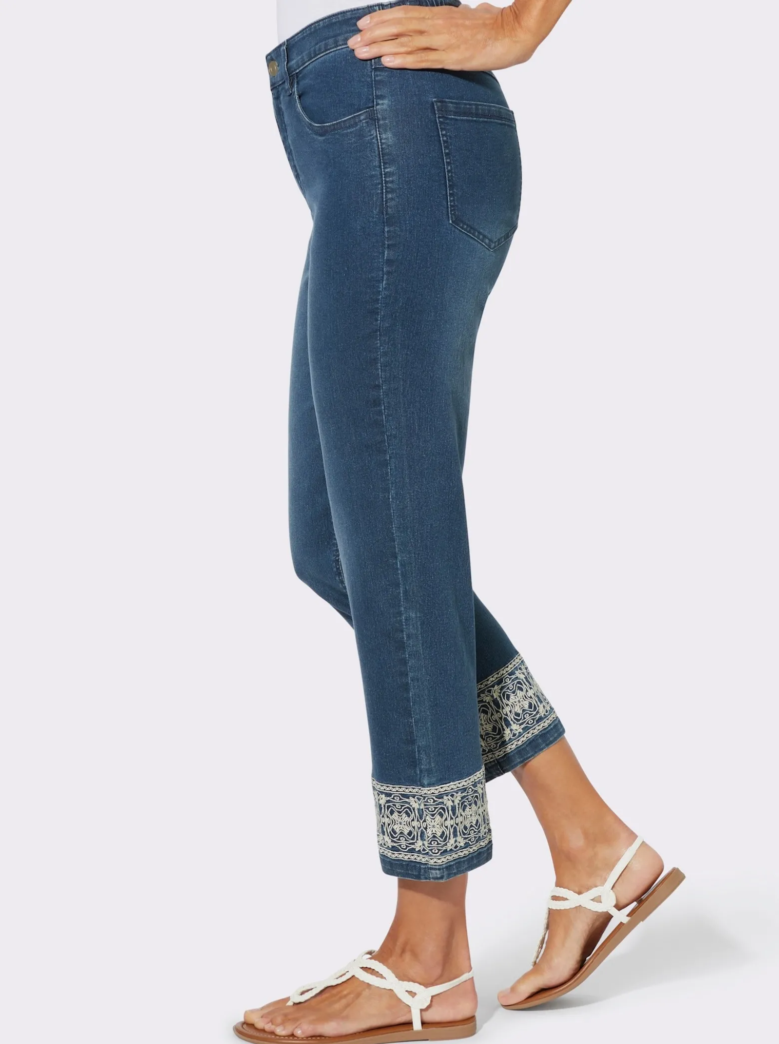 7/8-Jeans mit Stickerei am Saum