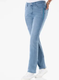 Jeans mit Stickerei an den Taschen