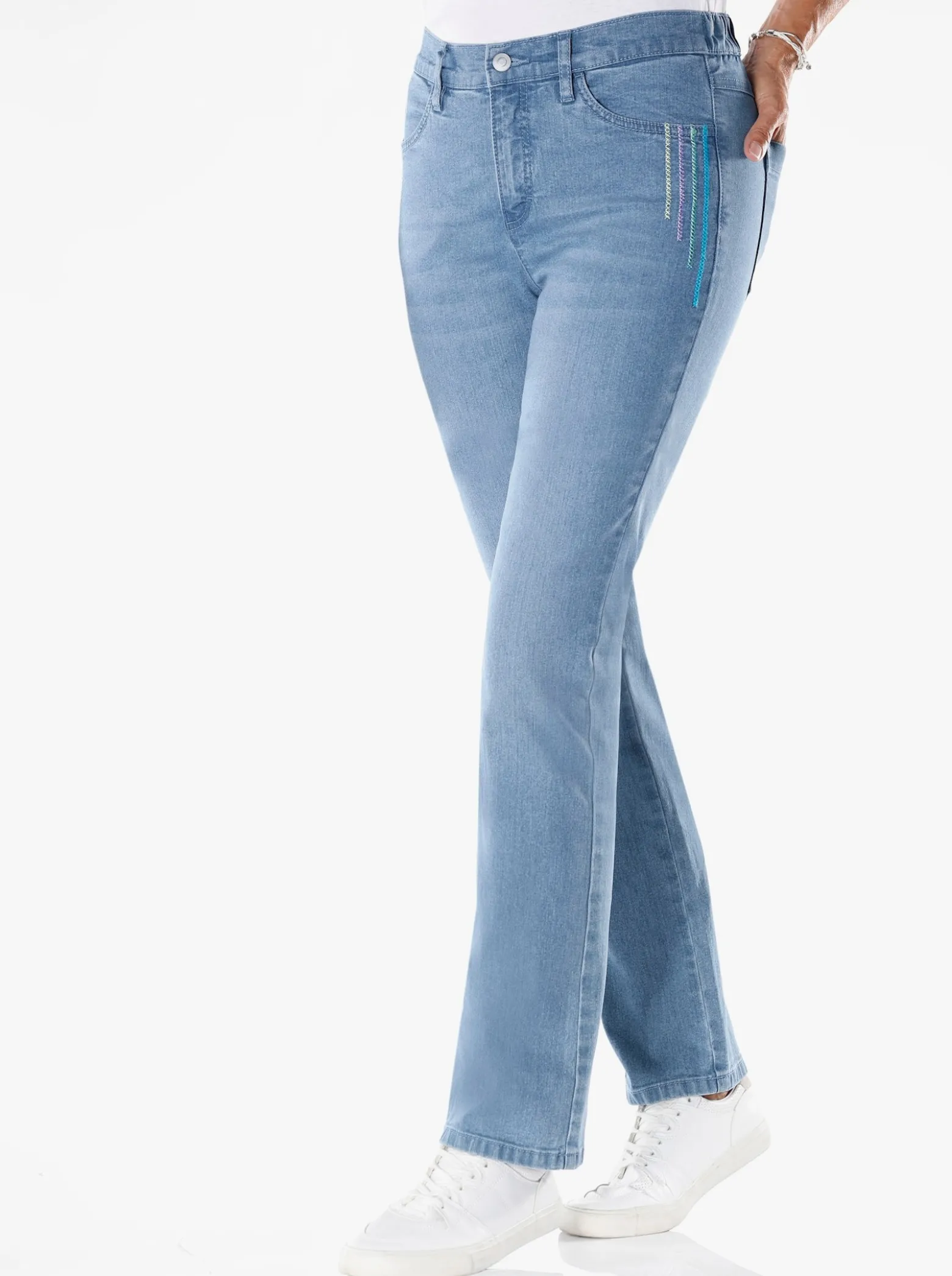 Jeans mit Stickerei an den Taschen