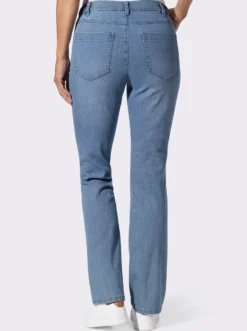 Jeans mit Stickerei an den Taschen