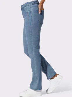 Jeans mit Stickerei an den Taschen