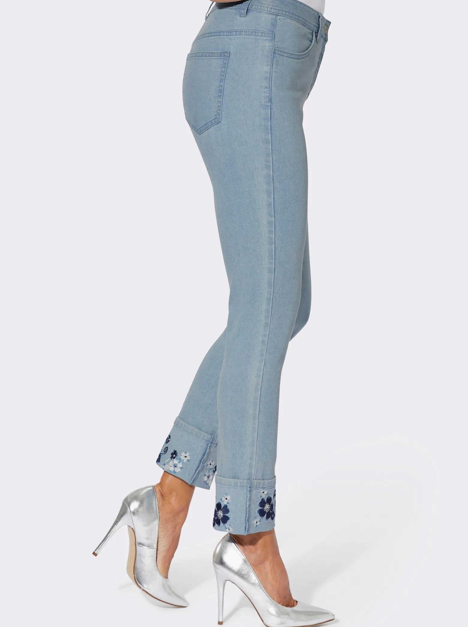 Jeans mit Stickerei und Pailletten