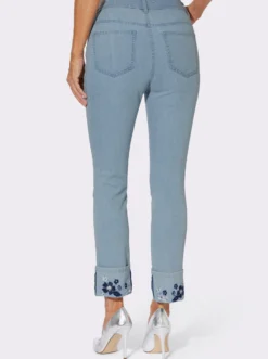 Jeans mit Stickerei und Pailletten