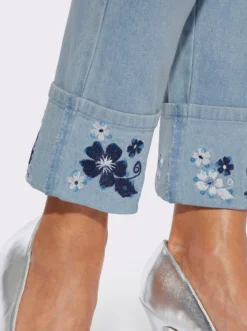 Jeans mit Stickerei und Pailletten