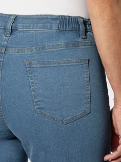 Jeans mit streckender Biese
