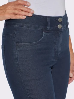 Jeans mit Stretch-Einsatz hinten