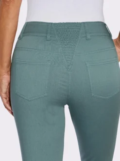 Jeans mit Stretch-Einsatz hinten