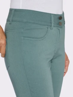 Jeans mit Stretch-Einsatz hinten
